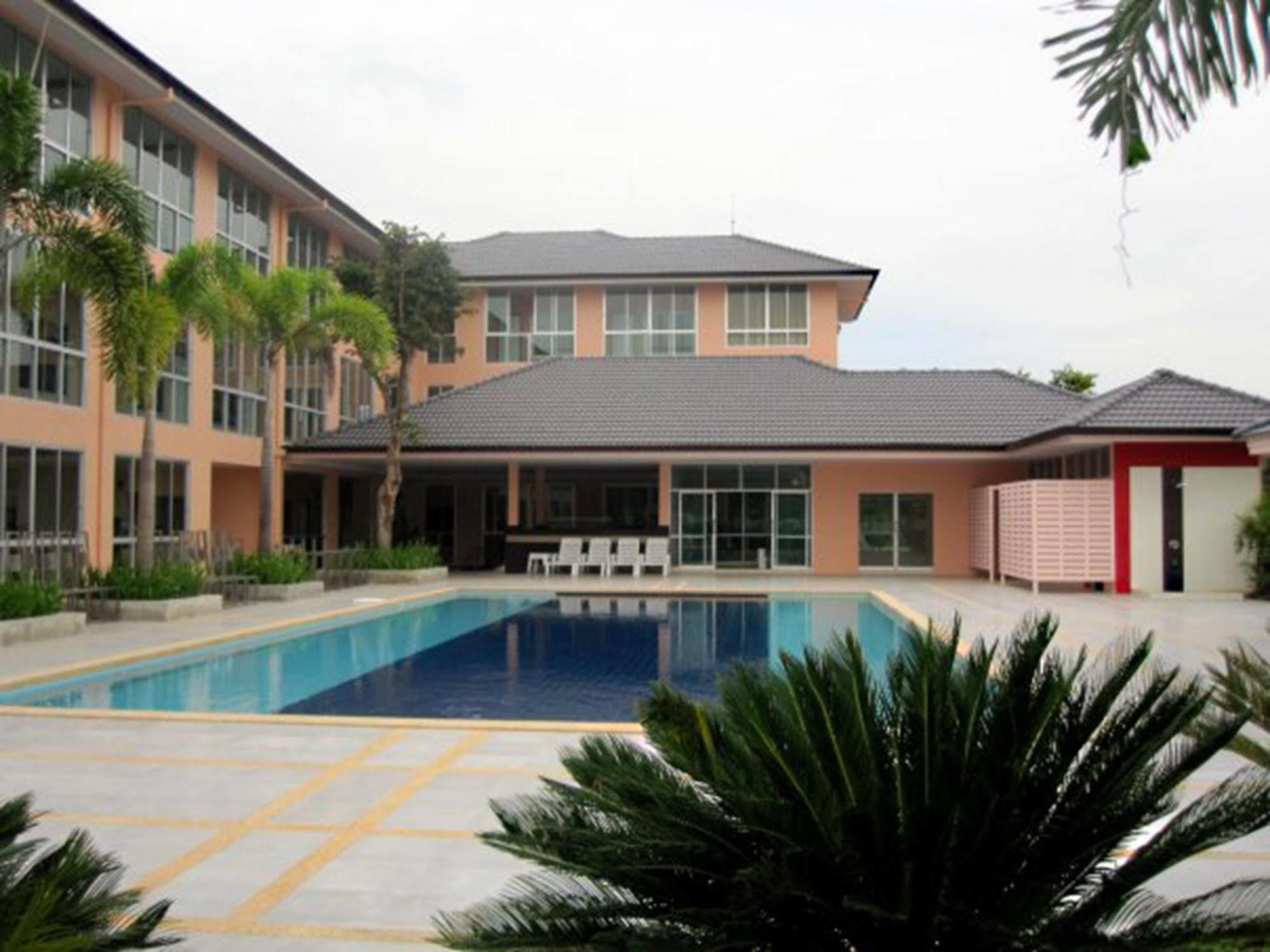 The Victory Hotel Ban Muang Daeng المظهر الخارجي الصورة